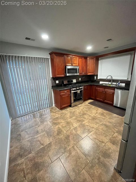 20535 Powers Avenue Dearborn Heights City MI 48125