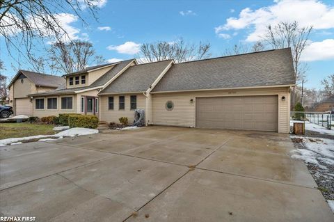 38750 Pineridge Street Harrison Charter Township MI 48045