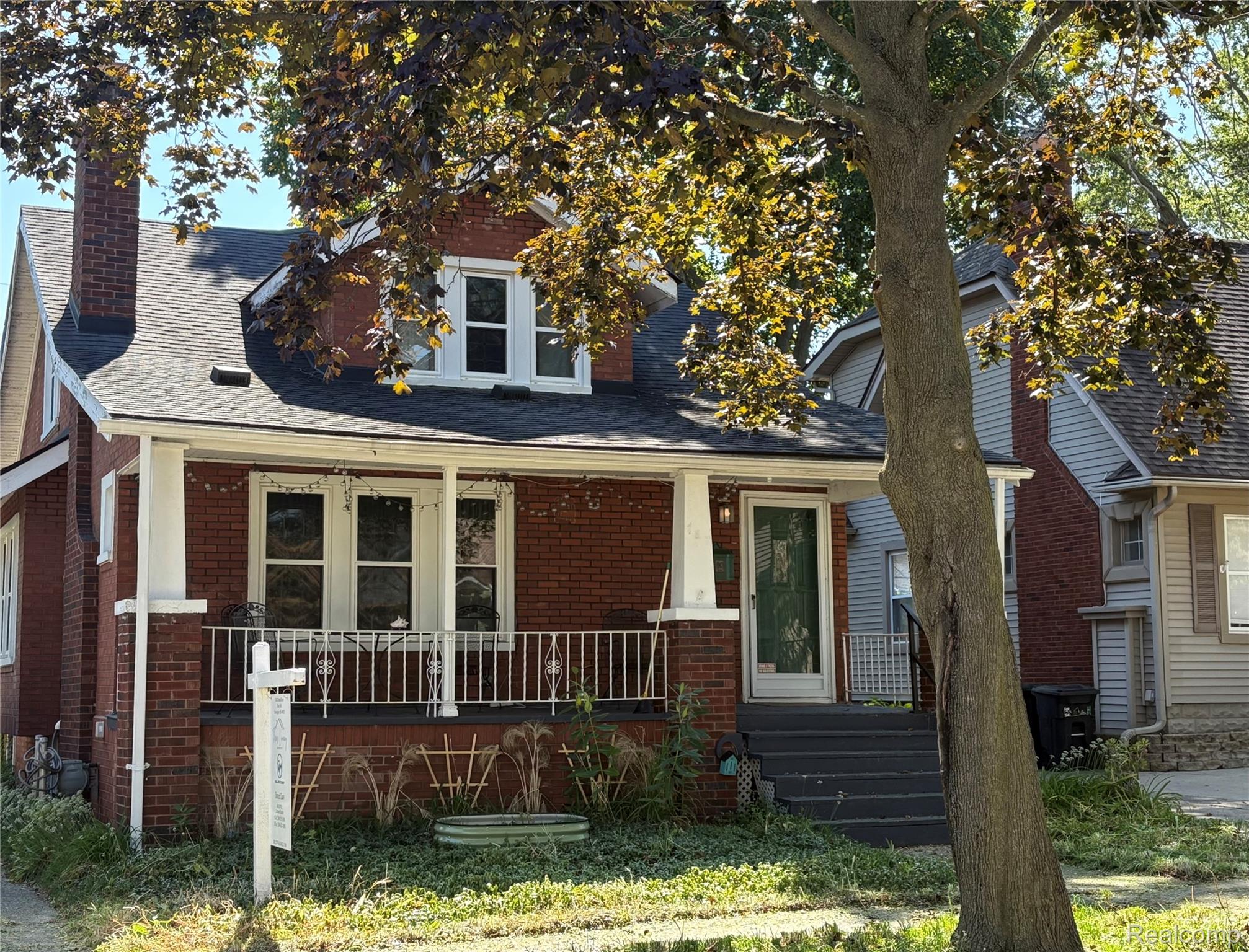 487 W Troy Street