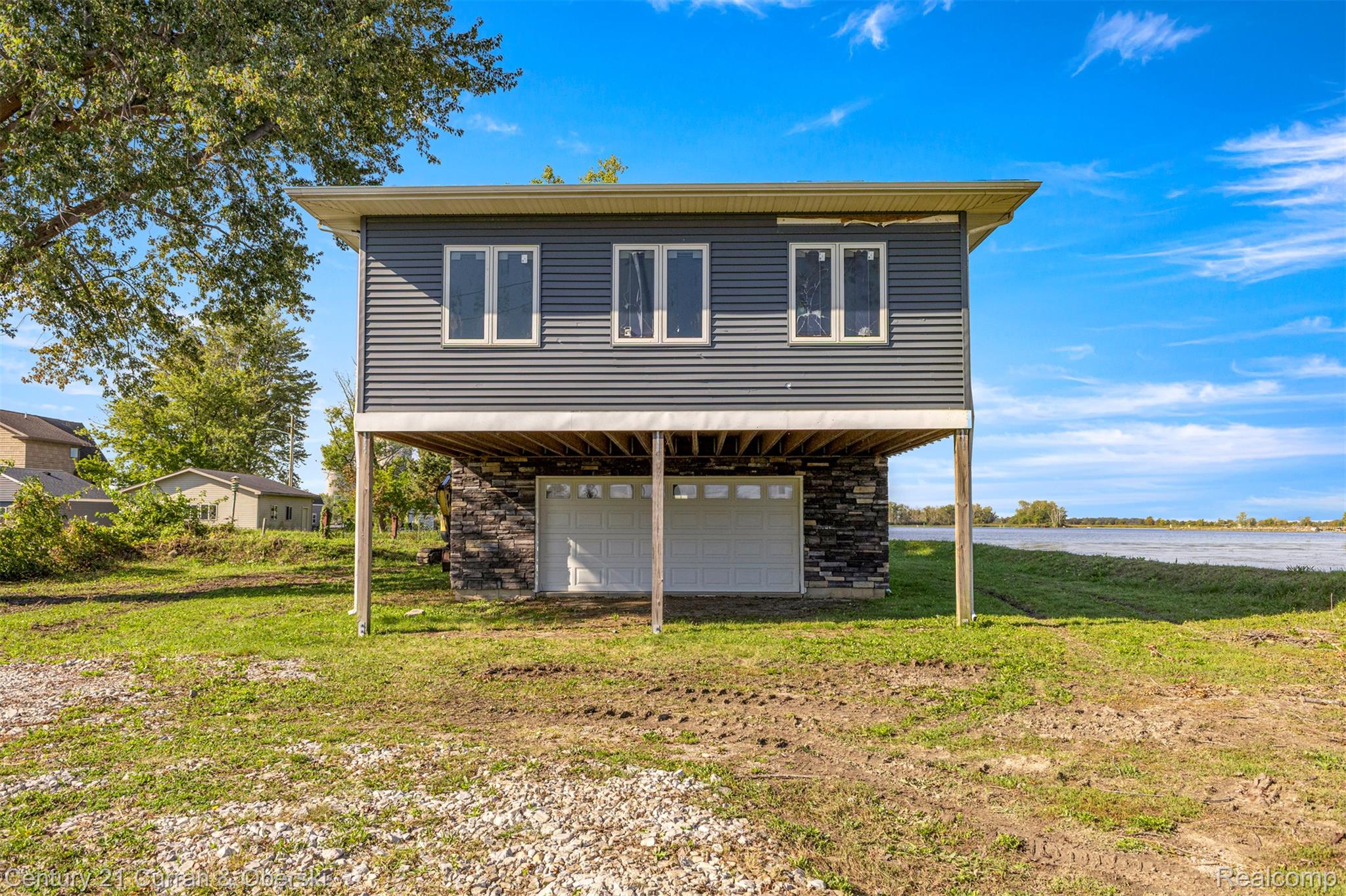 6809 Lakeshore Drive