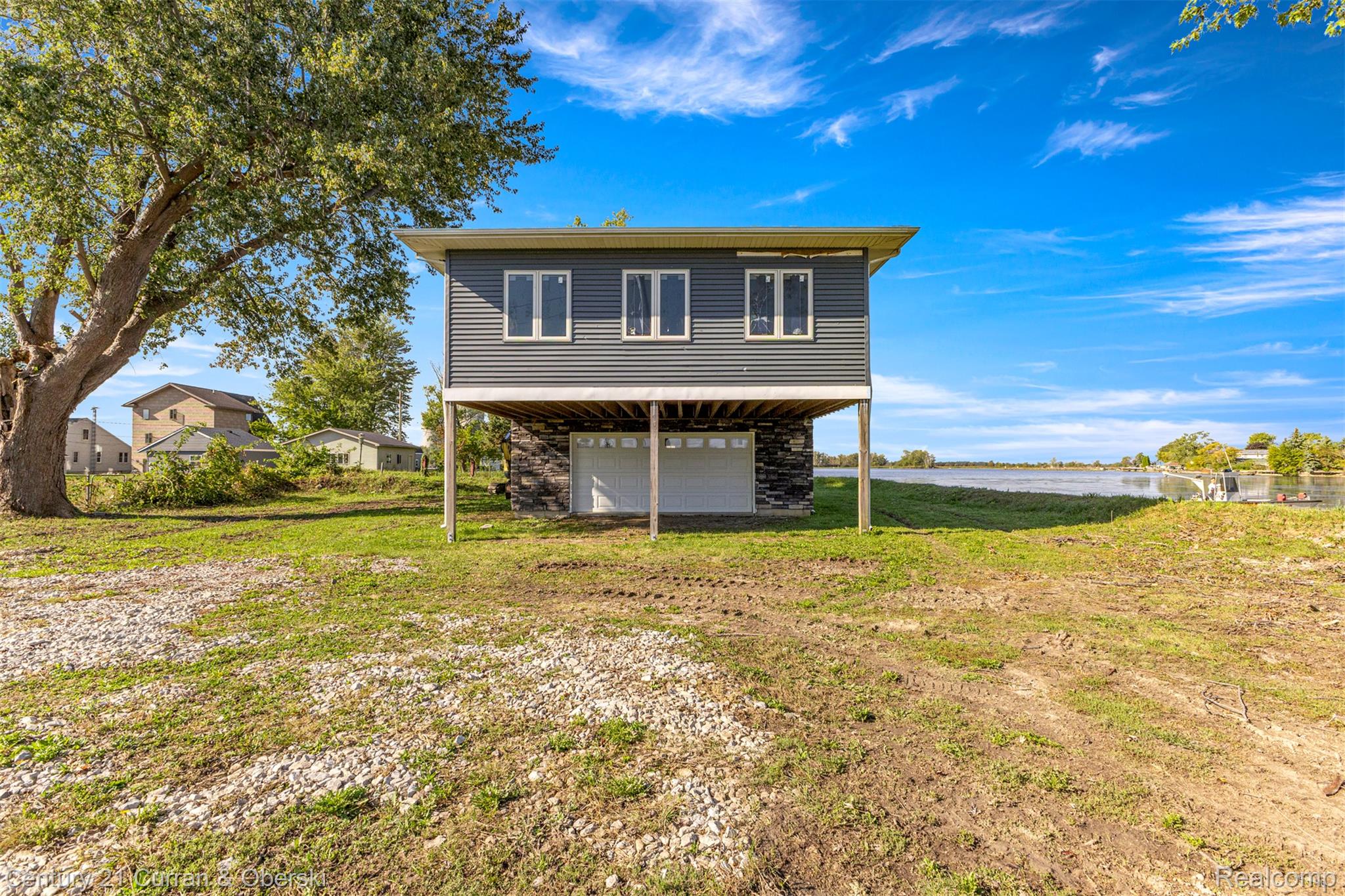 6809 Lakeshore Drive