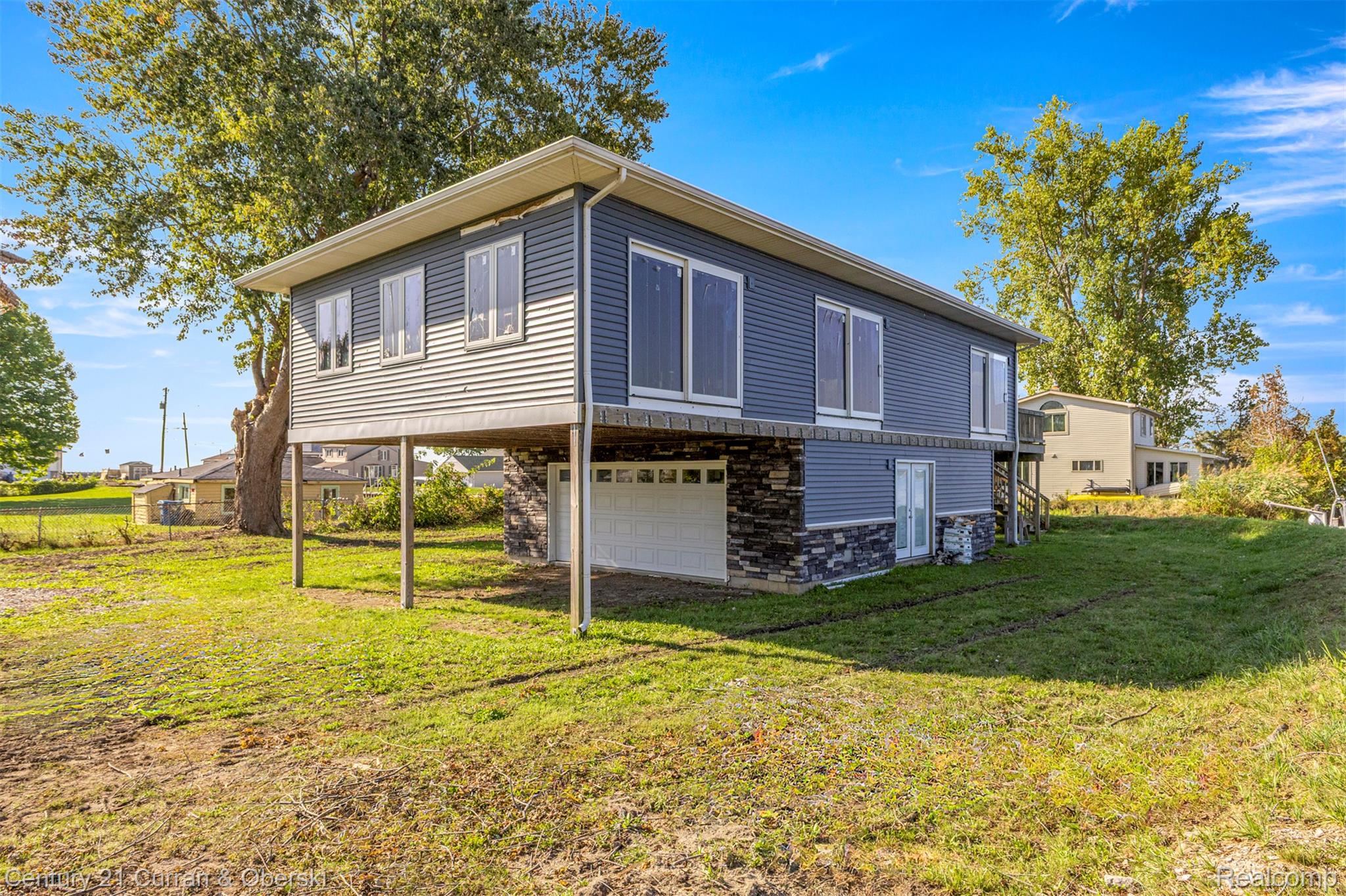 6809 Lakeshore Drive