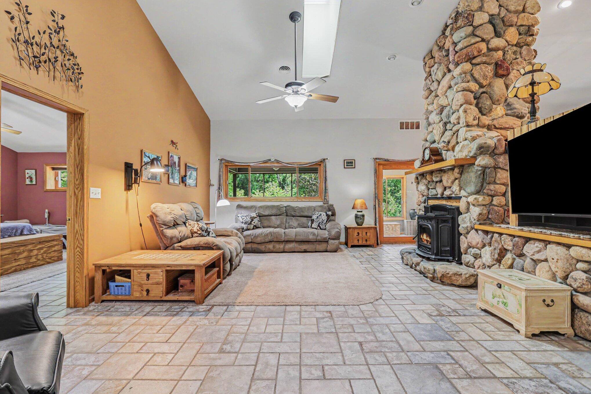 8563 G Drive S