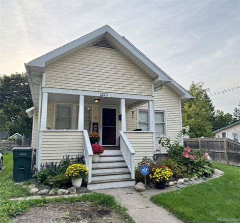 1225 N Saginaw Street W Lapeer City MI 48446