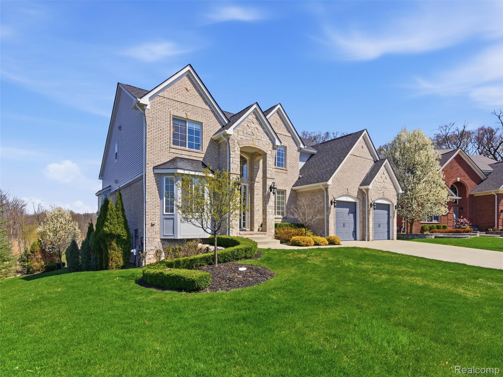 1450 Greythorne Drive