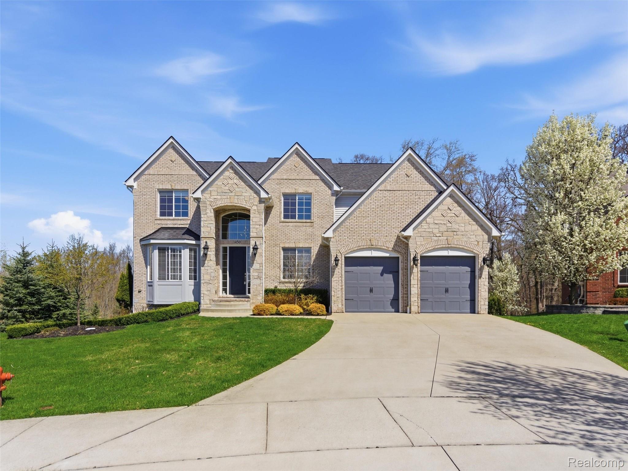 1450 Greythorne Drive