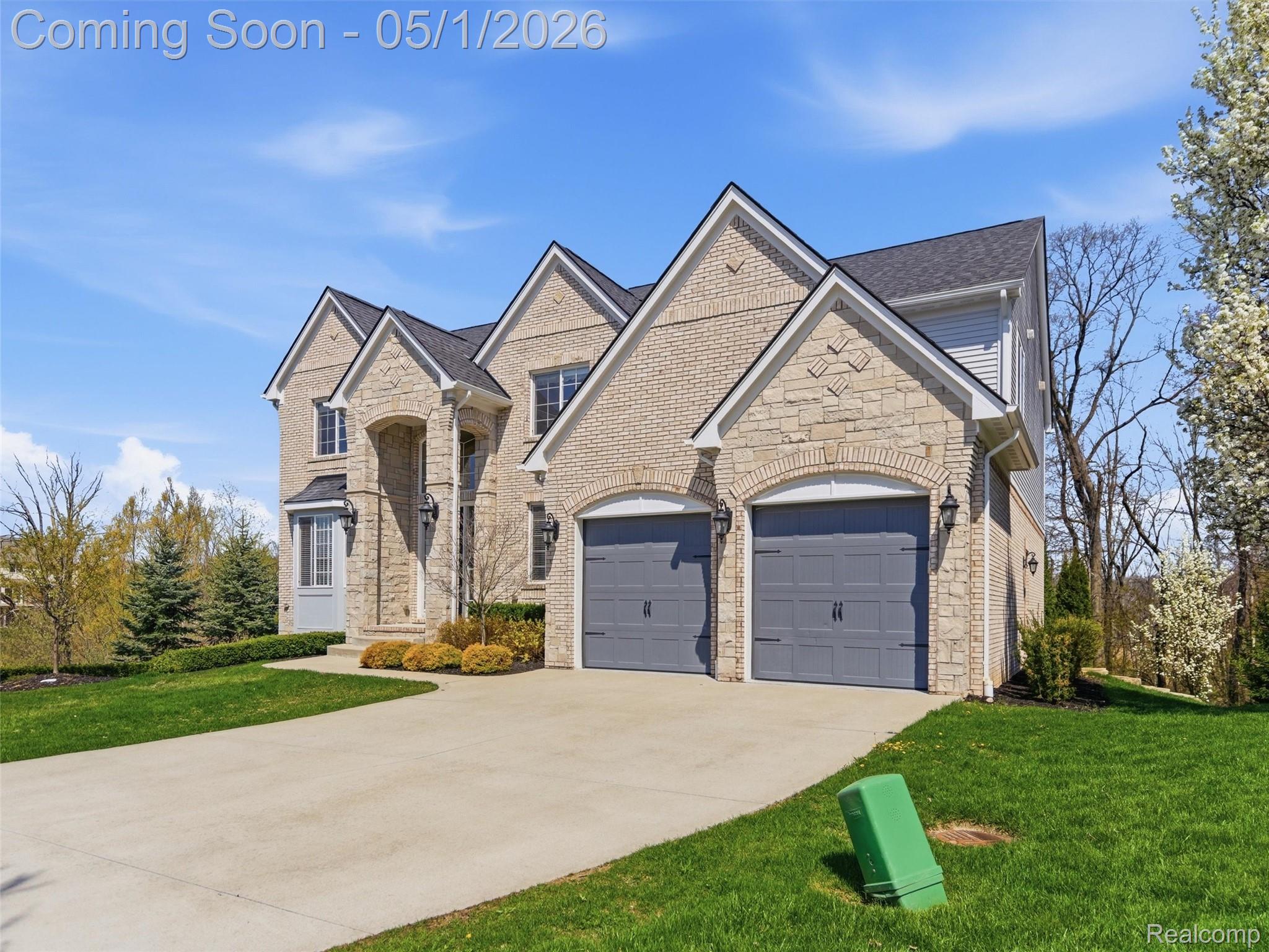 1450 Greythorne Drive