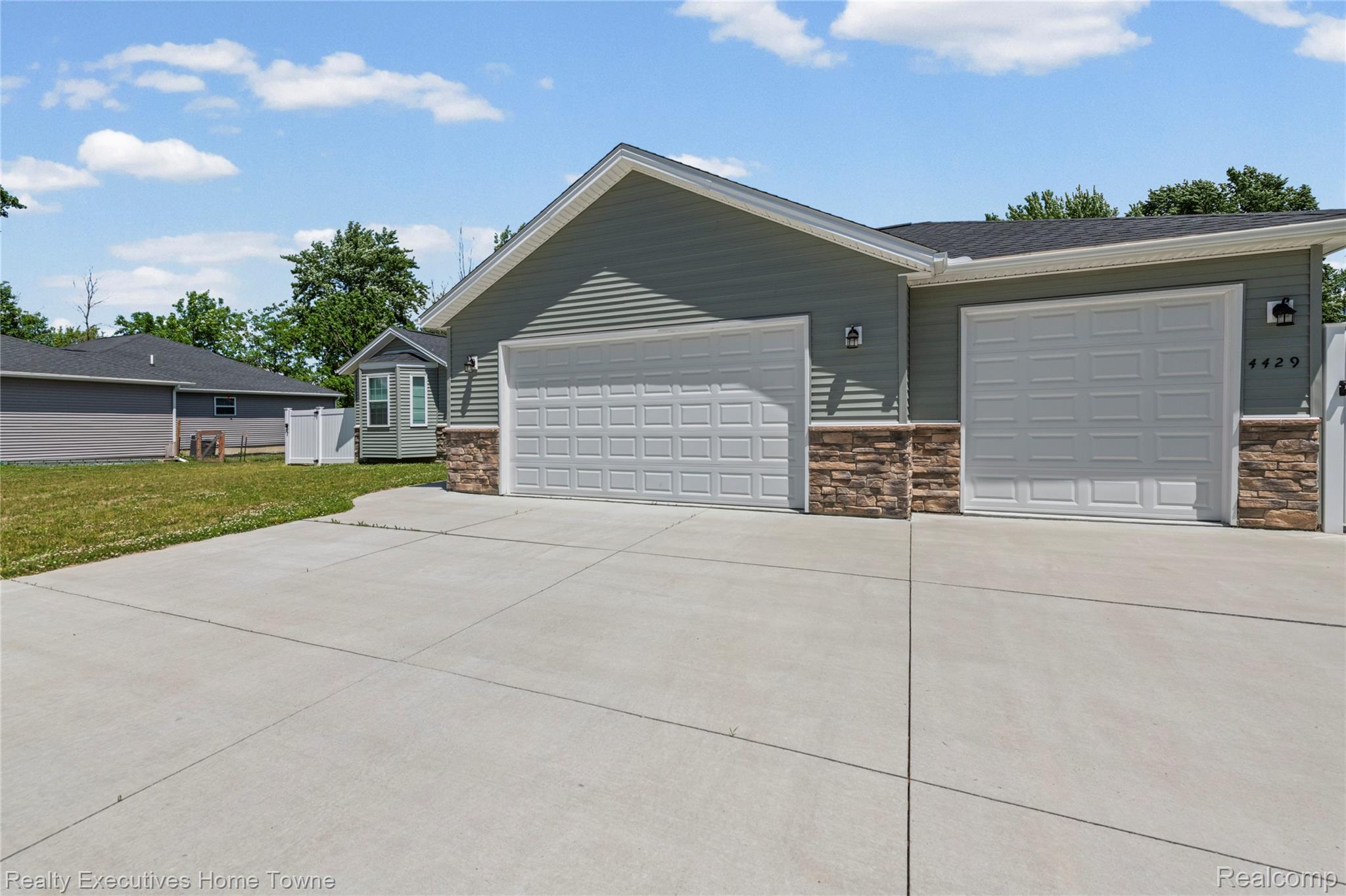 4429 RIVER Road