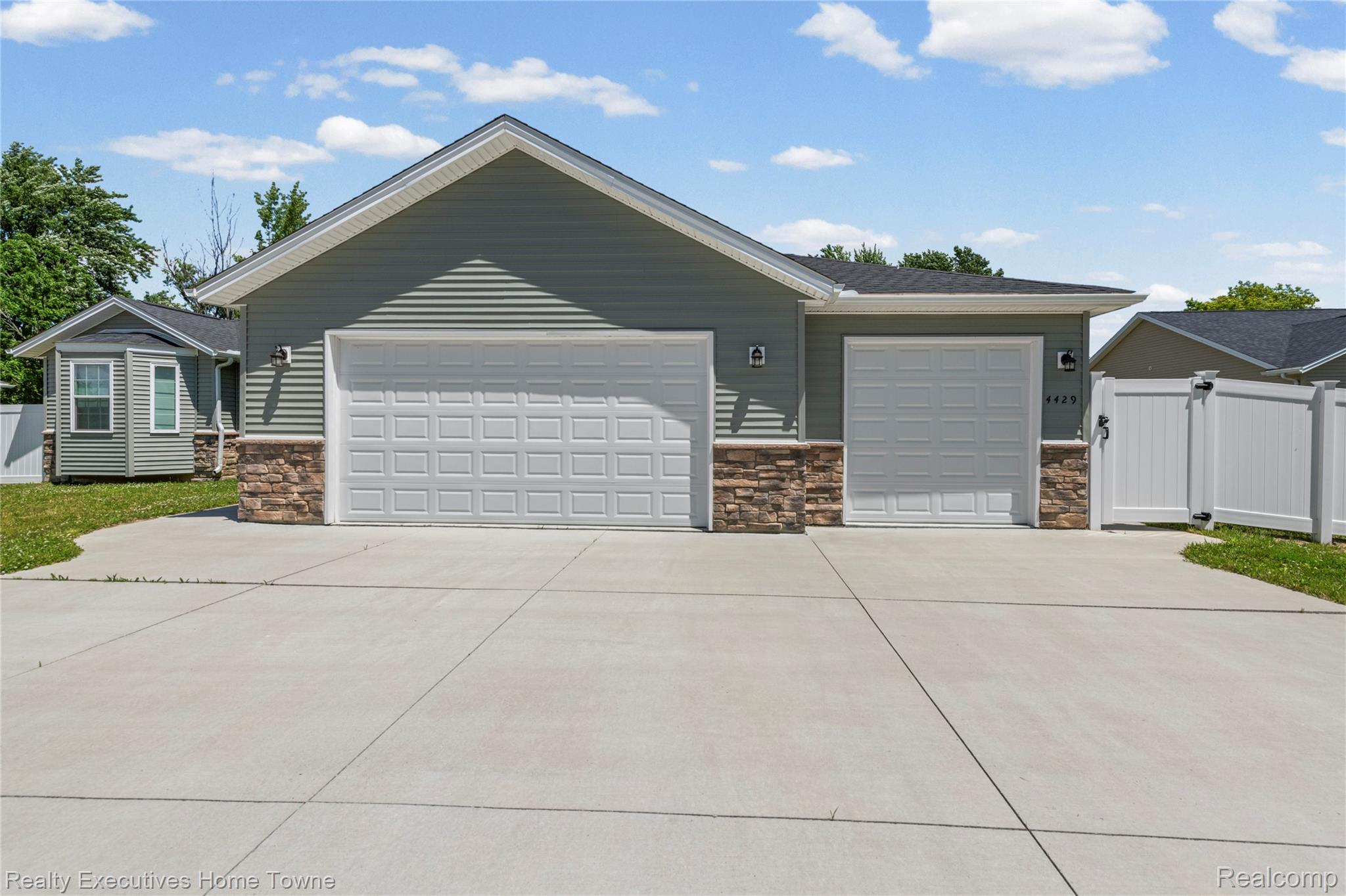 4429 RIVER Road