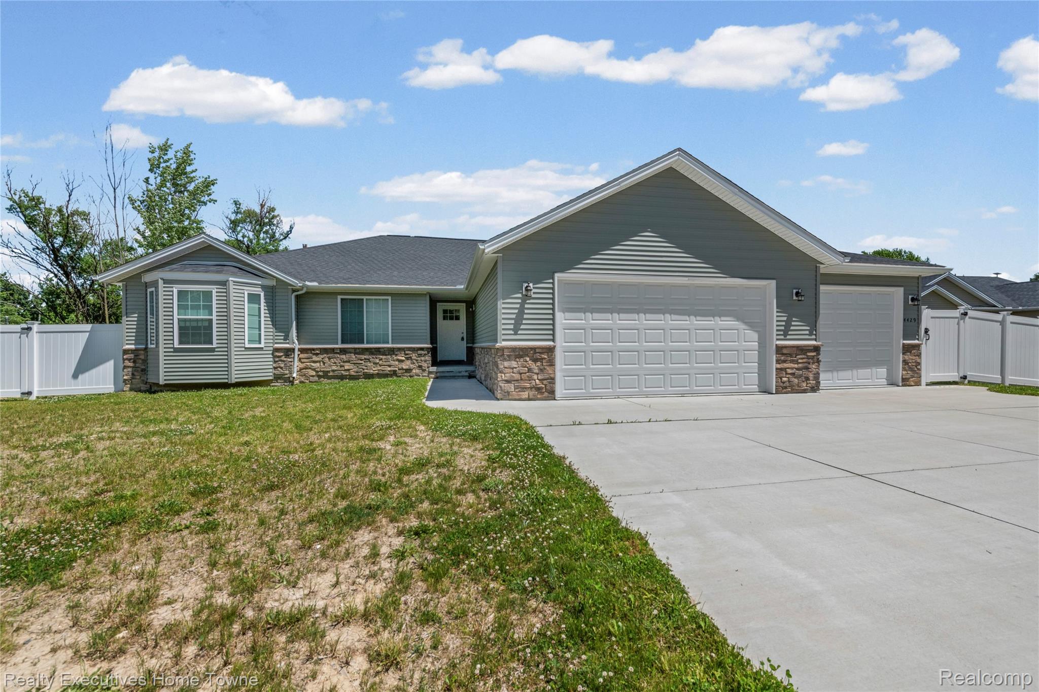 4429 RIVER Road
