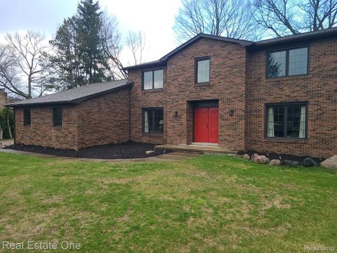 Photo of 1020 Hidden Lane, Rochester Hills City, MI 48309 (MLS # 20261026629)