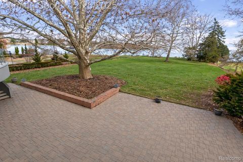 Tiny photo for 3317 W Shore Drive, Orchard Lake Village City, MI 48324 (MLS # 20251054840)