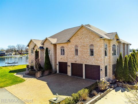 13229 Enid Boulevard Fenton City MI 48430