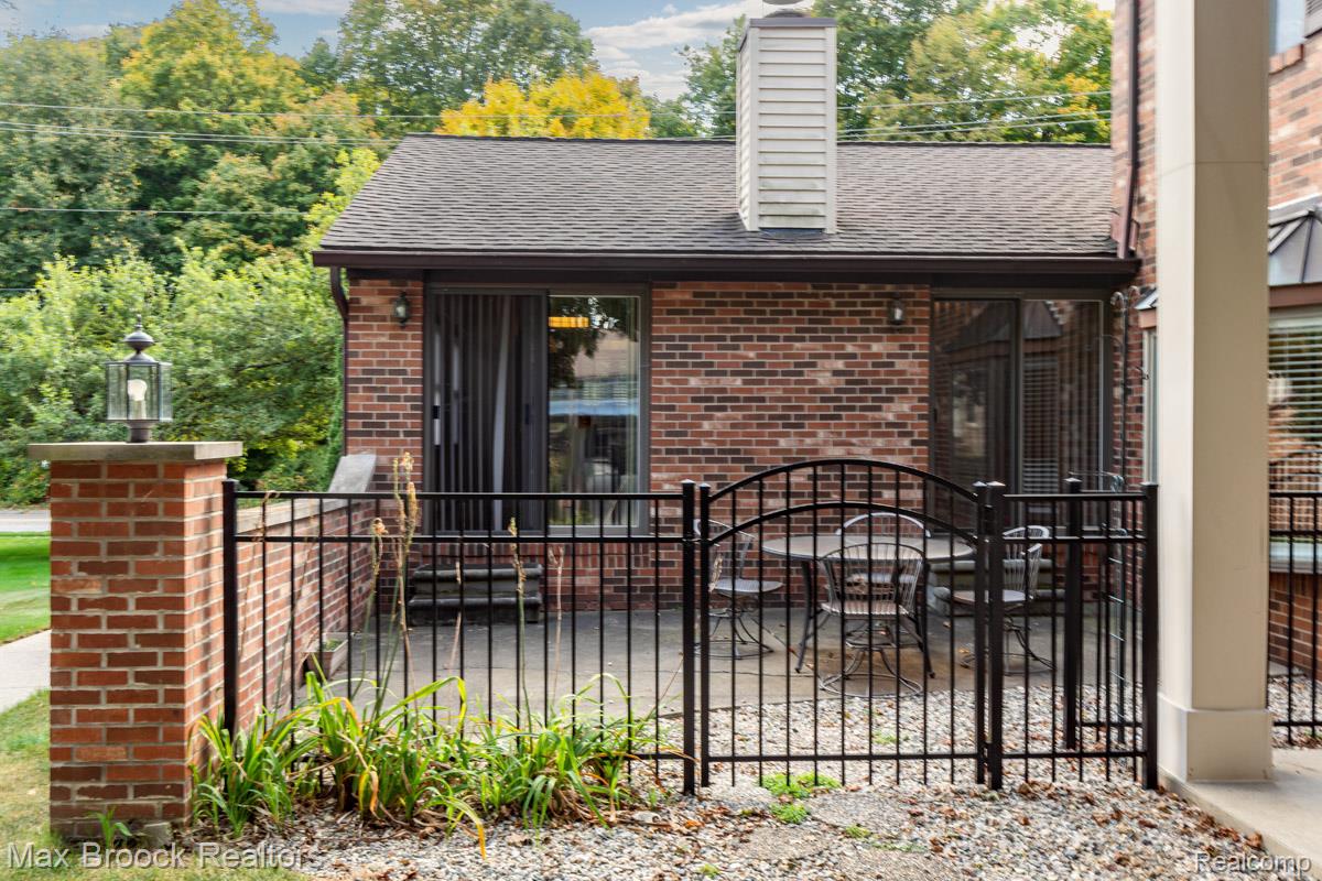 955 Woodlane Drive 9