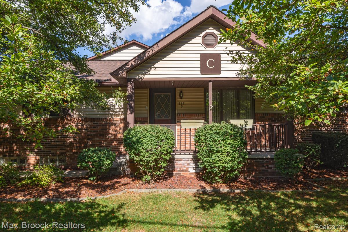 955 Woodlane Drive 9