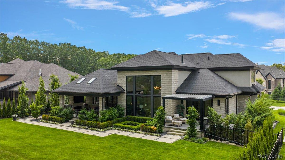 212 Enclave Court