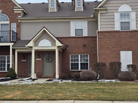 20024 HIDDEN OAKS Drive Brownstown Charter Township MI 48183