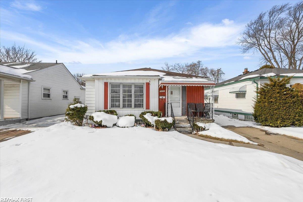 24821 Lambrecht Avenue