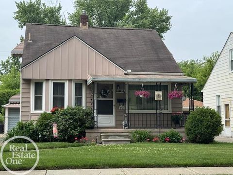 18746 Woodside Street Harper Woods City MI 48225