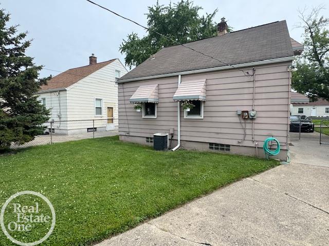 18746 Woodside Street