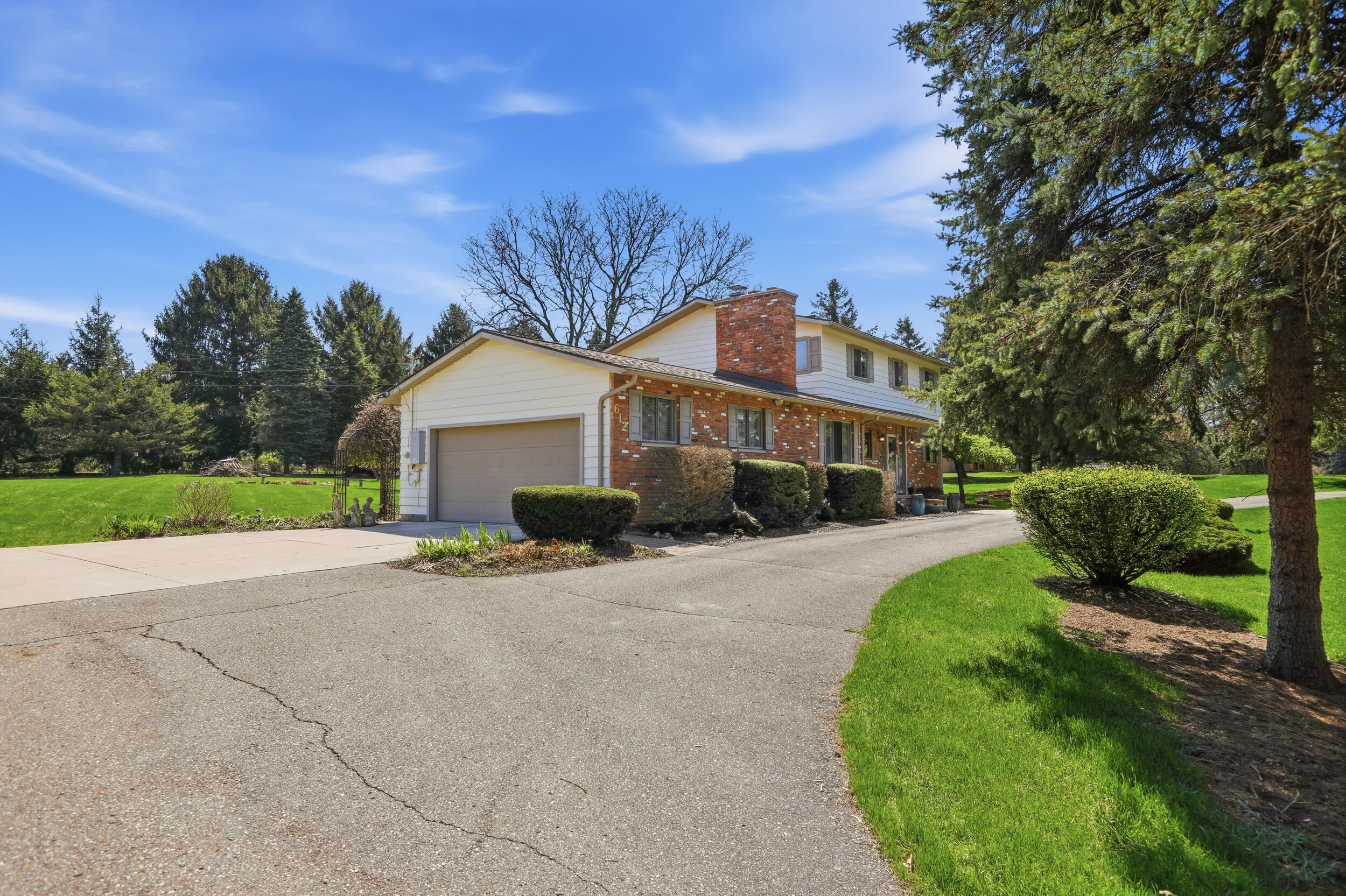 612 Dunross Drive