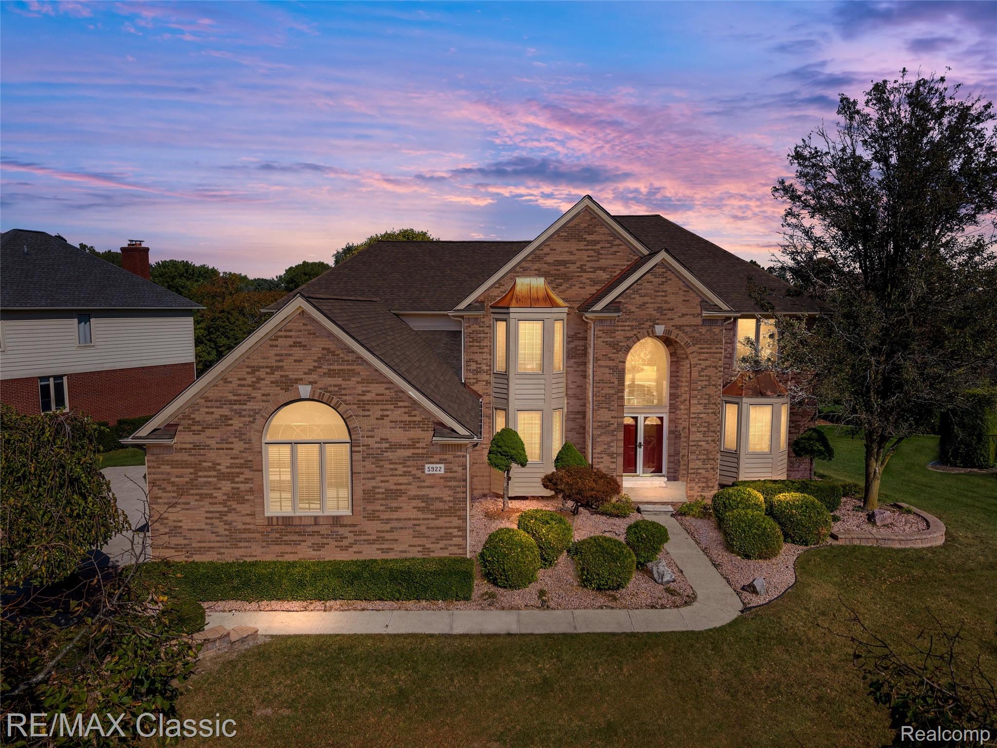 5922 Valley View Drive