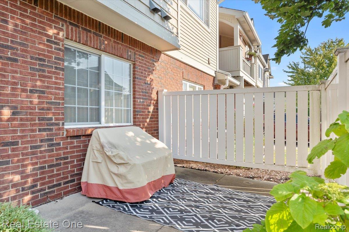 23046 Fairlane Boulevard 7