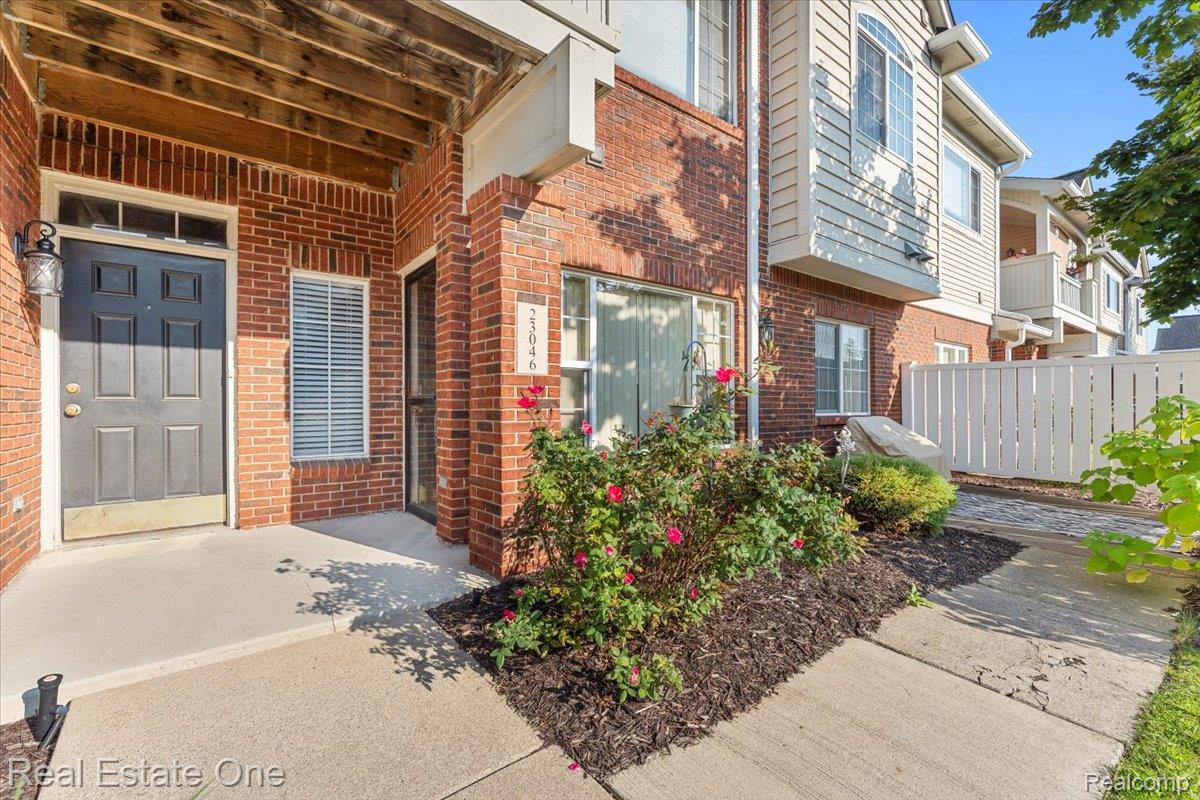 23046 Fairlane Boulevard 7