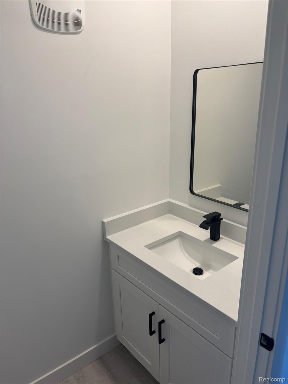 1019 E George Avenue