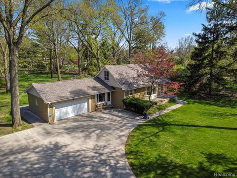 214 N Evangeline Street Dearborn Heights City MI 48127