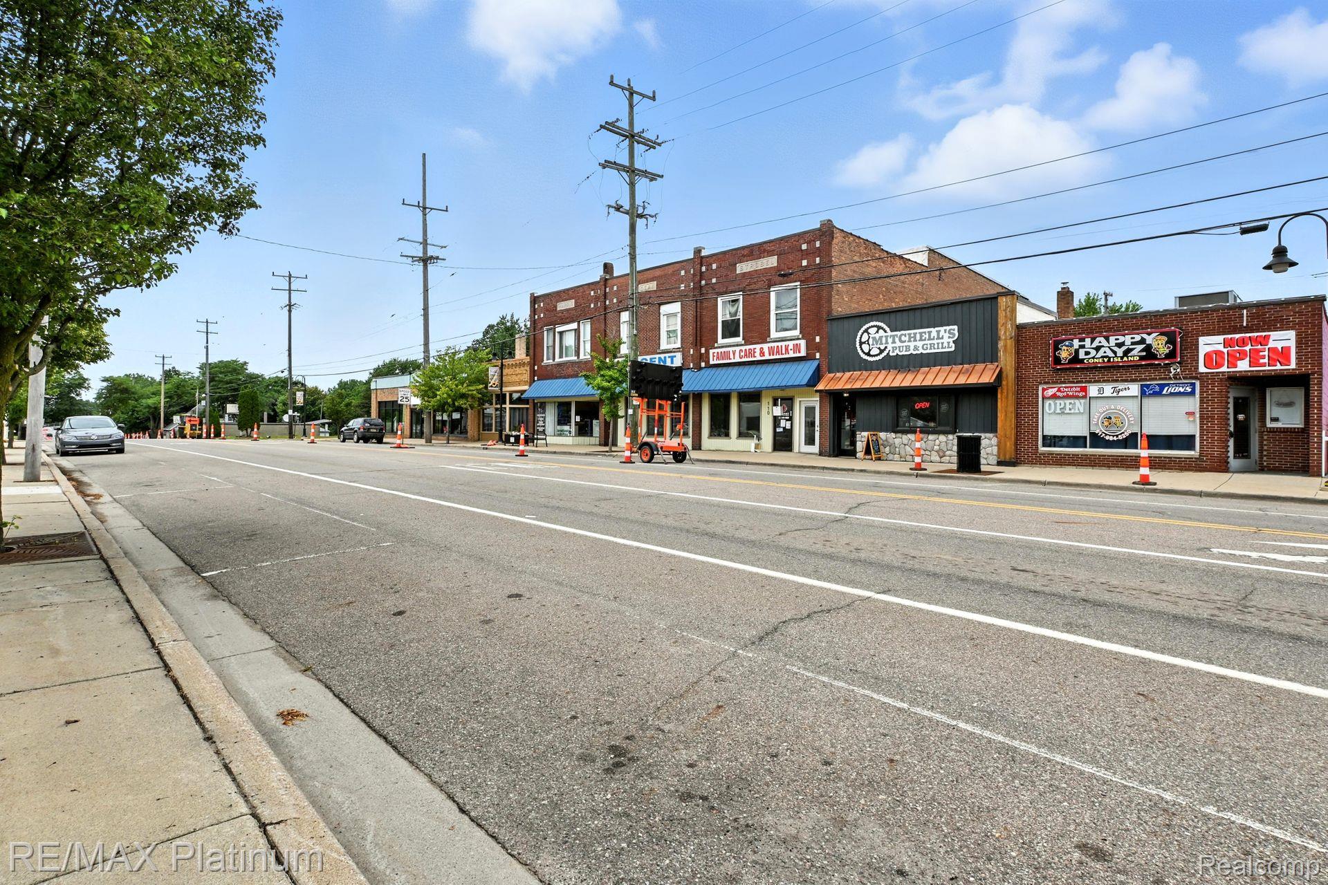 110 W Grand River Road