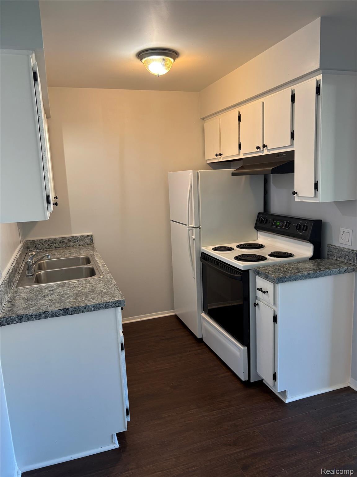1875 Michigan Avenue 6