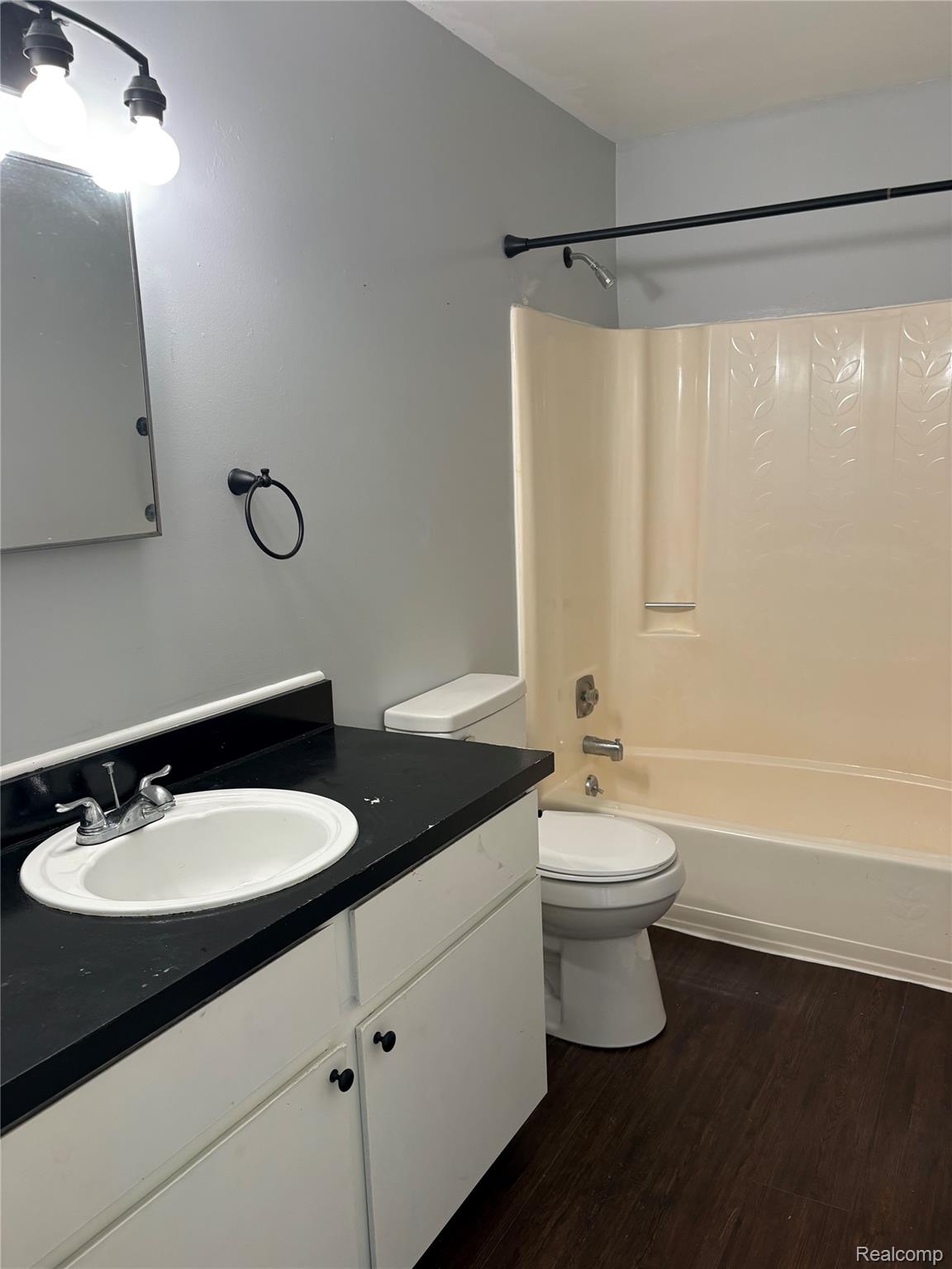 1875 Michigan Avenue 6