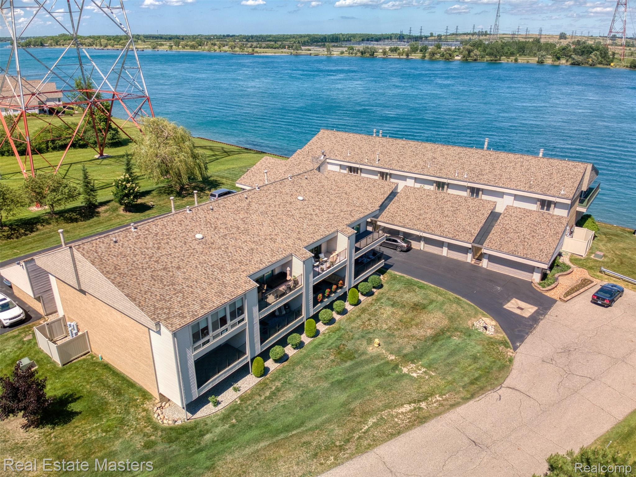 3997 River Road 6