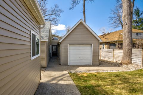 A home in WaterfordCharterTownship_Oakland