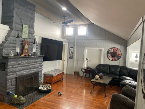 A home in WaterfordCharterTownship_Oakland