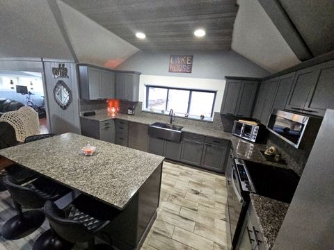 A home in WaterfordCharterTownship_Oakland