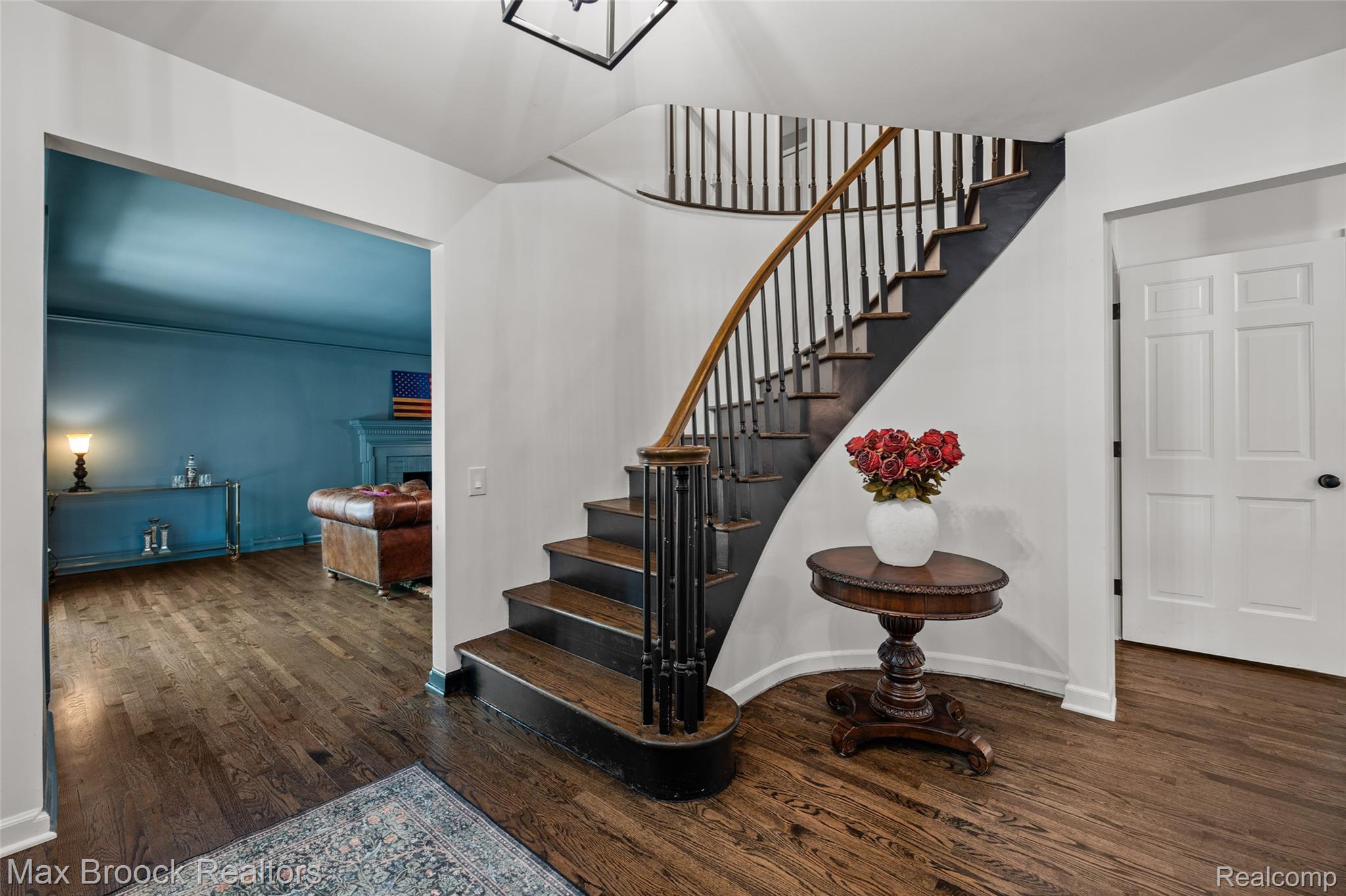 433 Whippers In Court