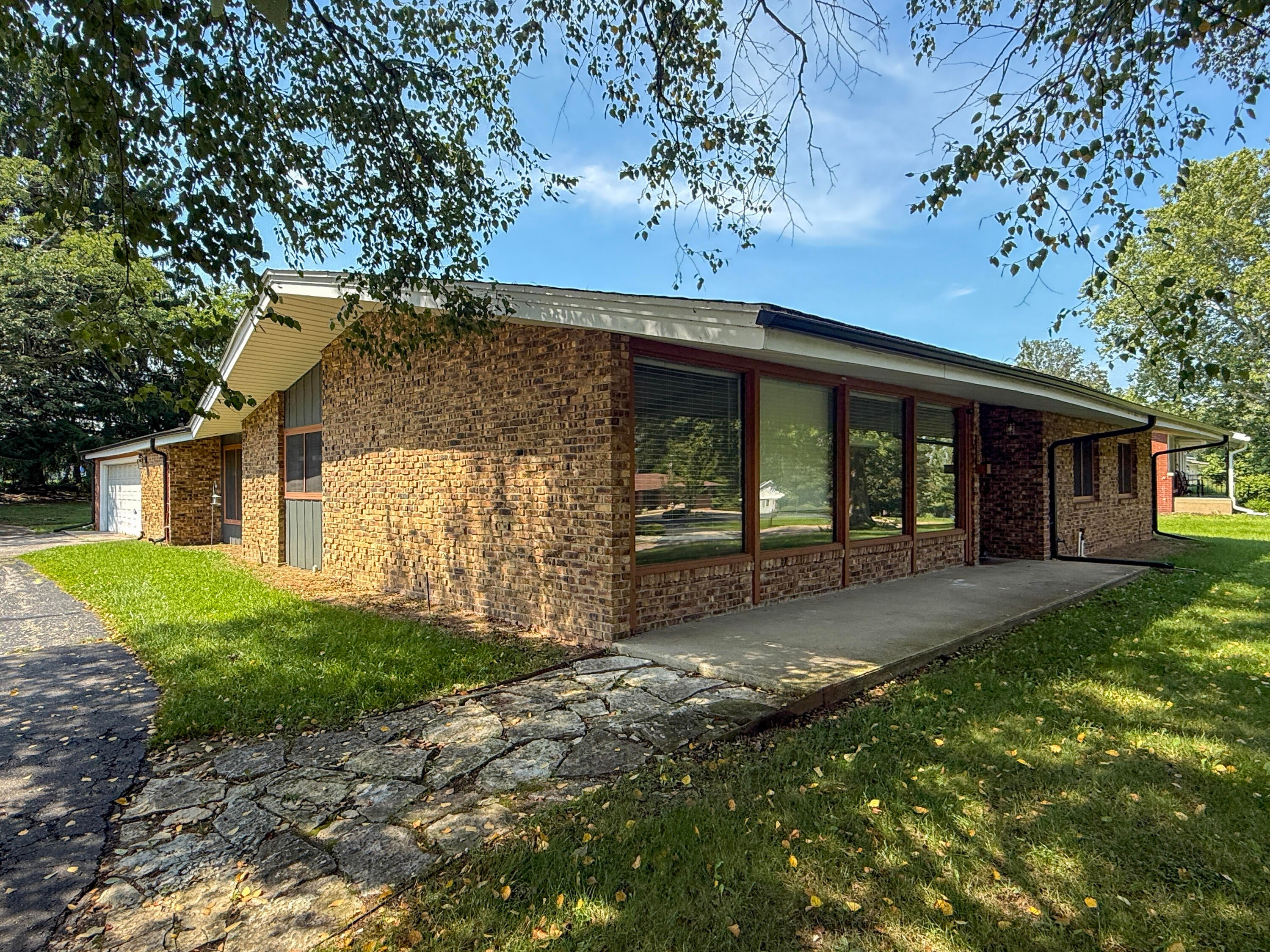 820 Iroquois Trail