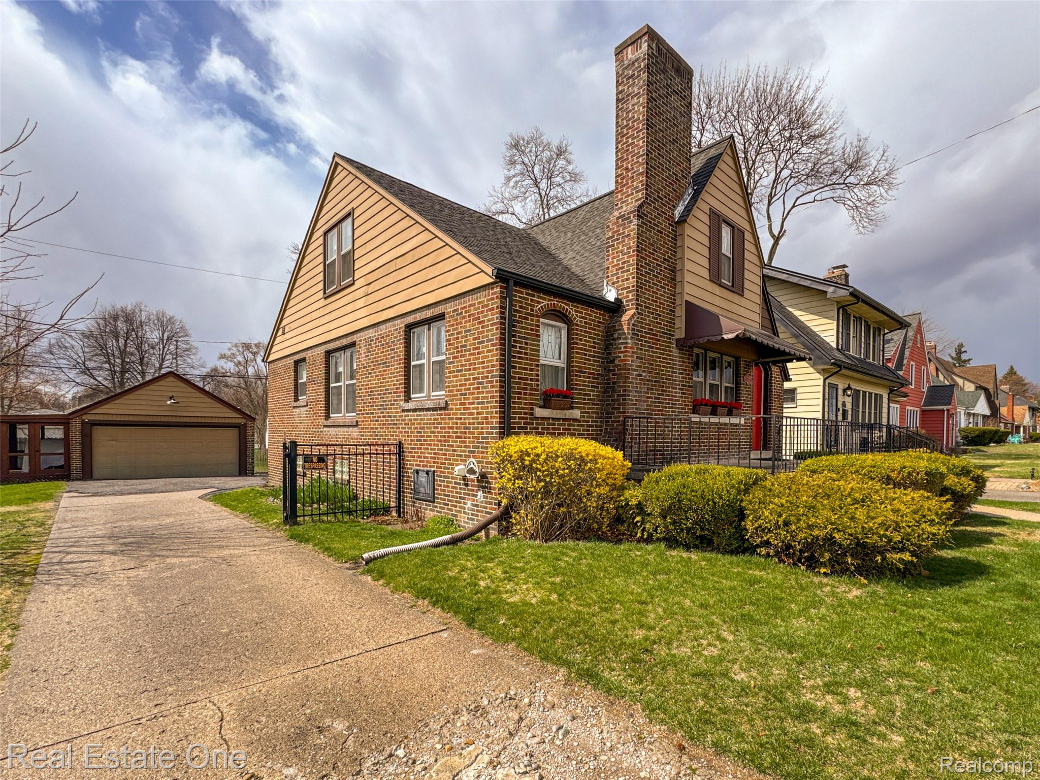 486 W Iroquois Road