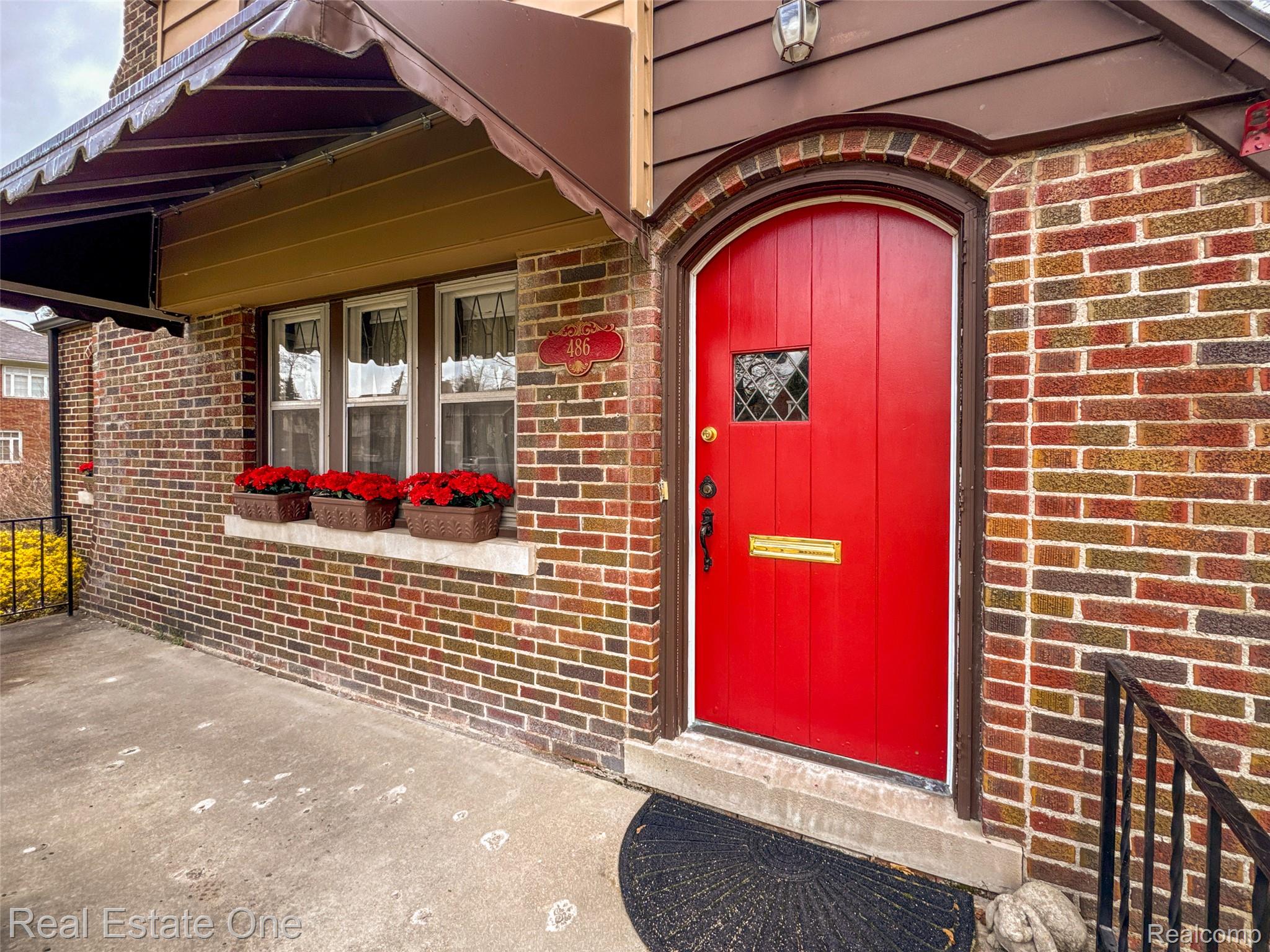 486 W Iroquois Road