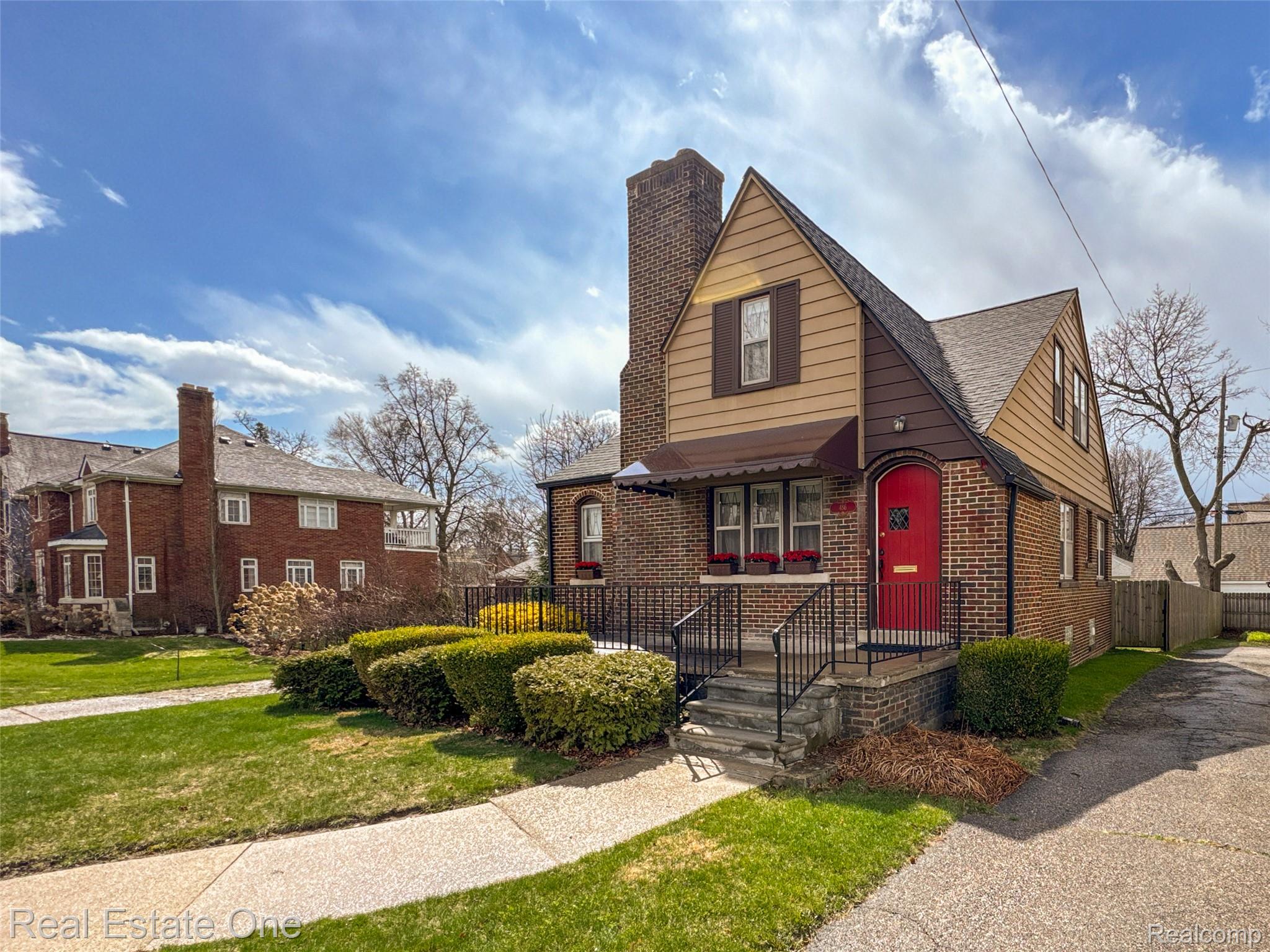 486 W Iroquois Road