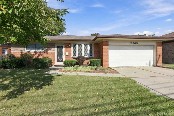 13265 E 12 MILE RD, WARREN, MI 48088 - Image 1c69b27e7884b8c44b13e2bfa9a3f062/2085118580