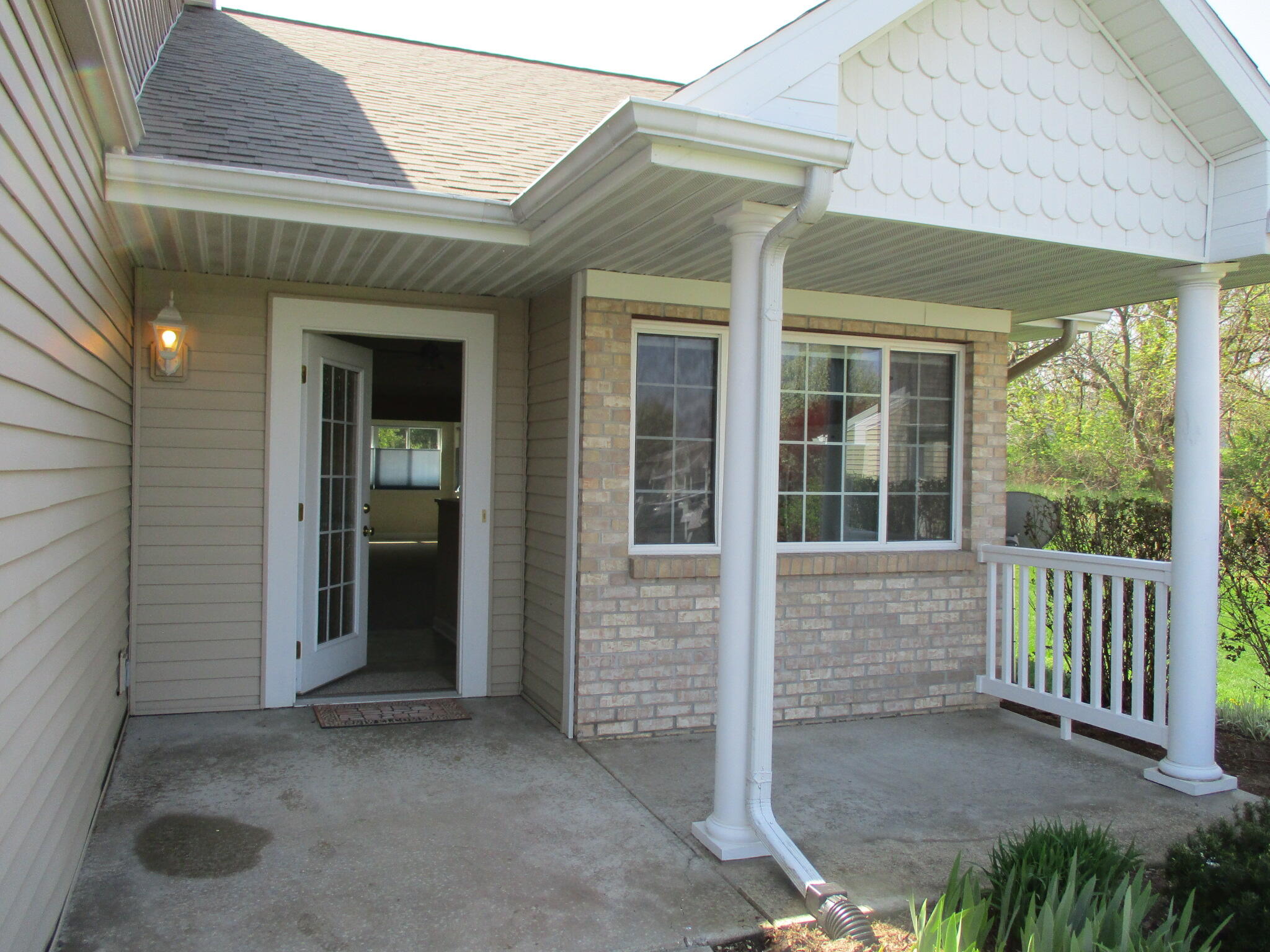 1096 - 4 Fountain View Circle