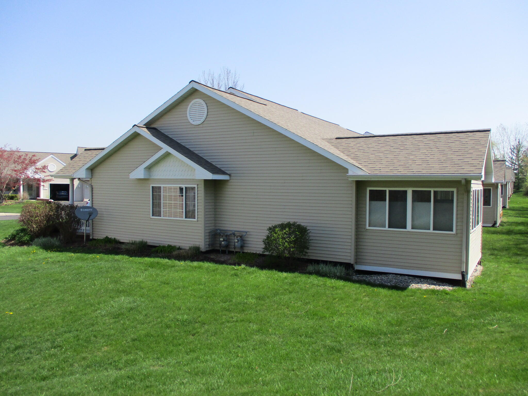1096 - 4 Fountain View Circle