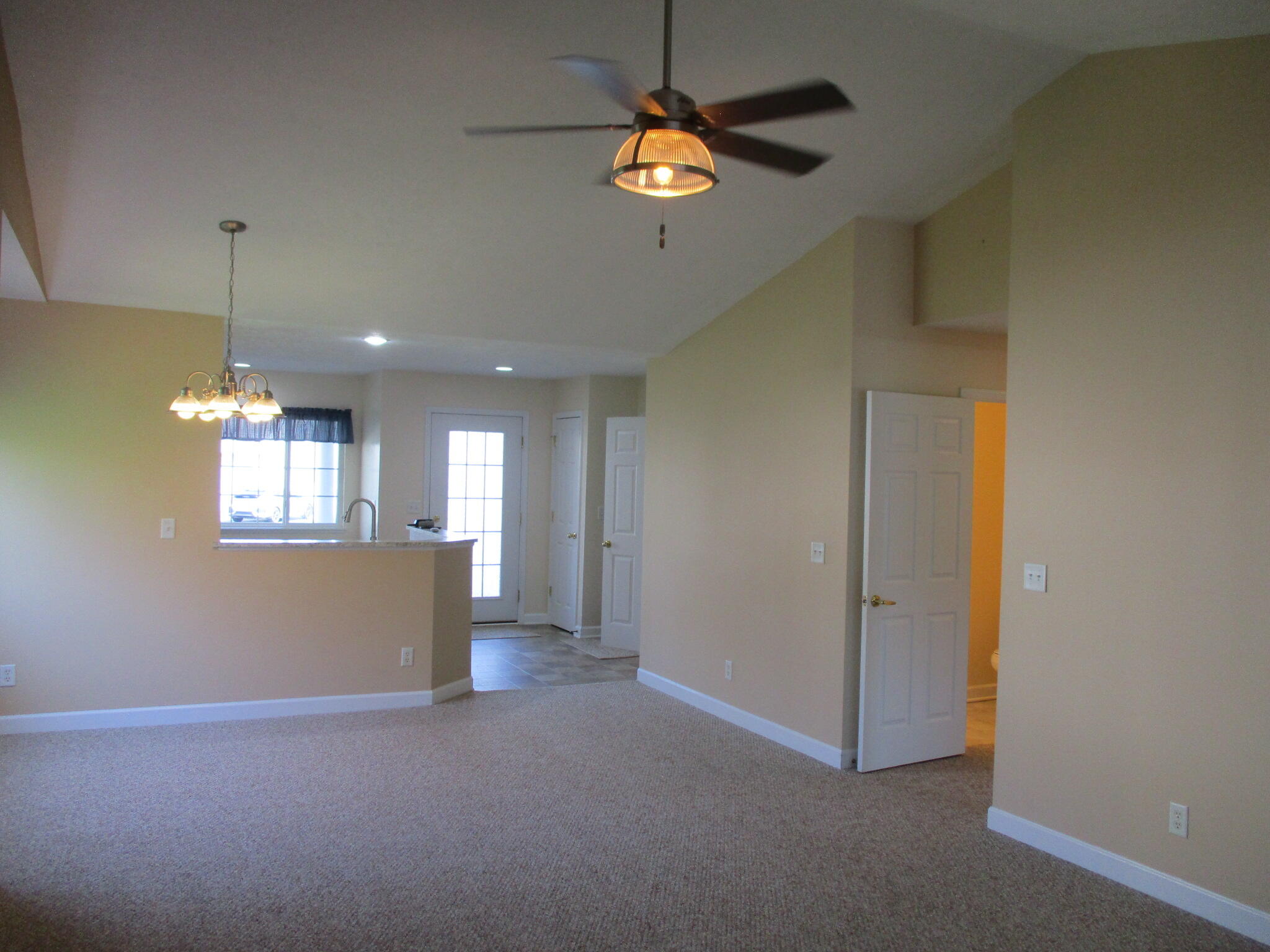 1096 - 4 Fountain View Circle