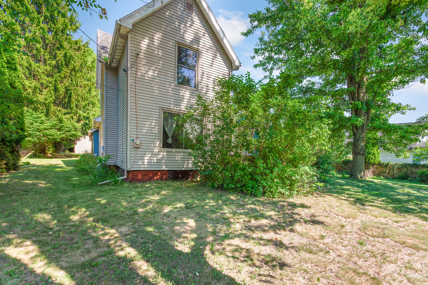 1321 N Waterloo Avenue