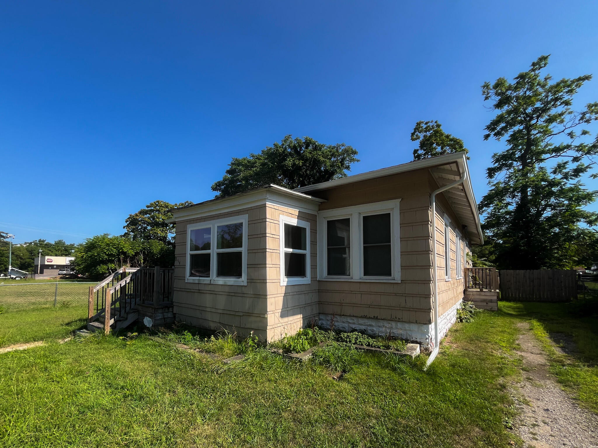 864 Highland Avenue