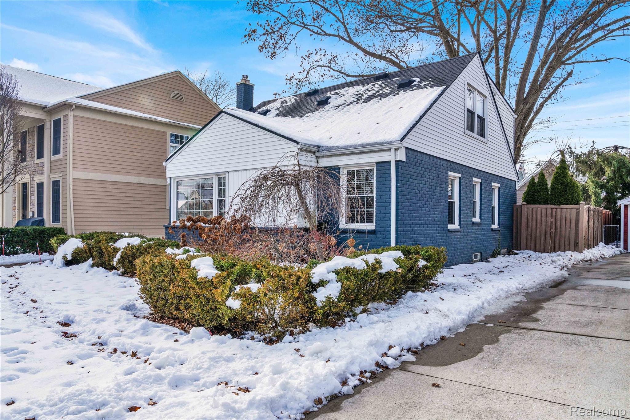 1556 Stanley Boulevard