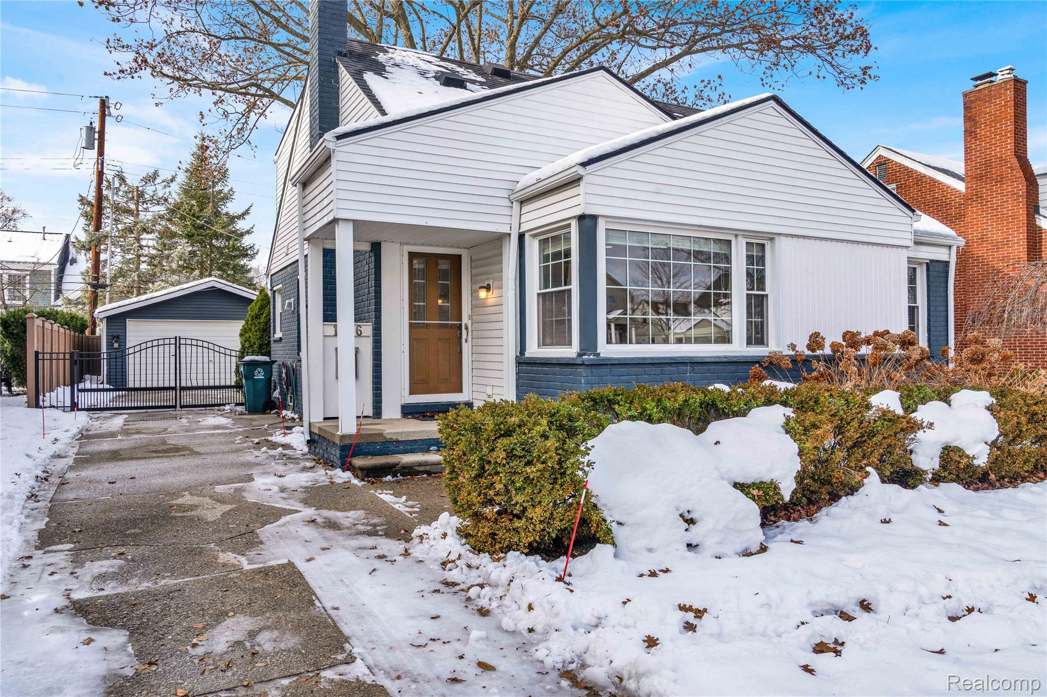 1556 Stanley Boulevard